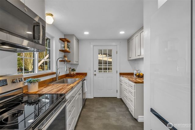 4427 Glenn Way SW, Seattle, WA 98116