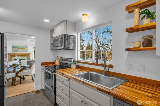 4427 Glenn Way SW, Seattle, WA 98116