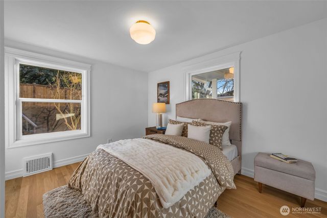 4427 Glenn Way SW, Seattle, WA 98116