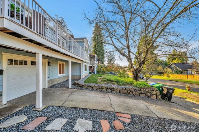 4427 Glenn Way SW, Seattle, WA 98116