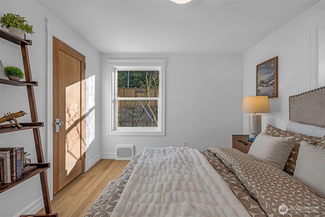 4427 Glenn Way SW, Seattle, WA 98116