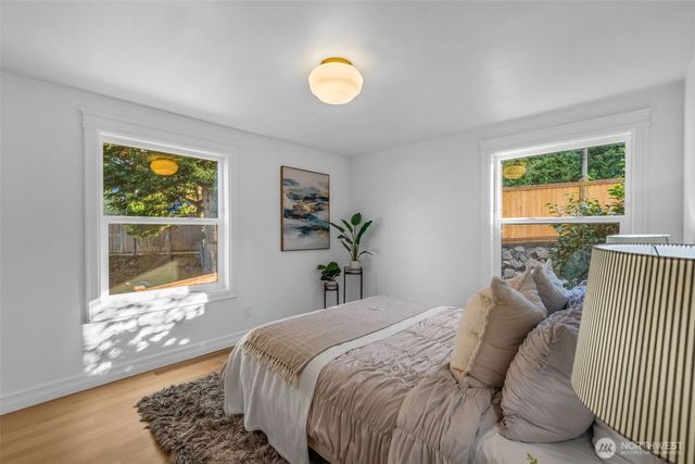 4427 Glenn Way SW, Seattle, WA 98116