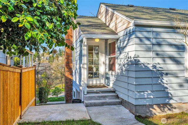 4427 Glenn Way SW, Seattle, WA 98116