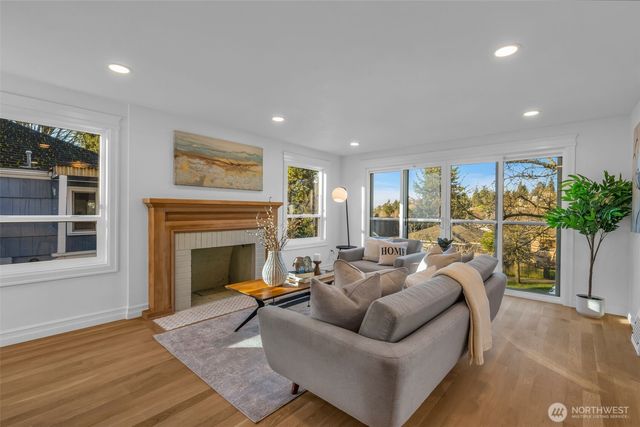 4427 Glenn Way SW, Seattle, WA 98116