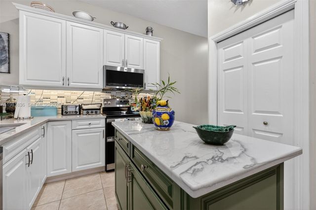 7702 SE Mammoth Dr, Hobe Sound, FL 33455