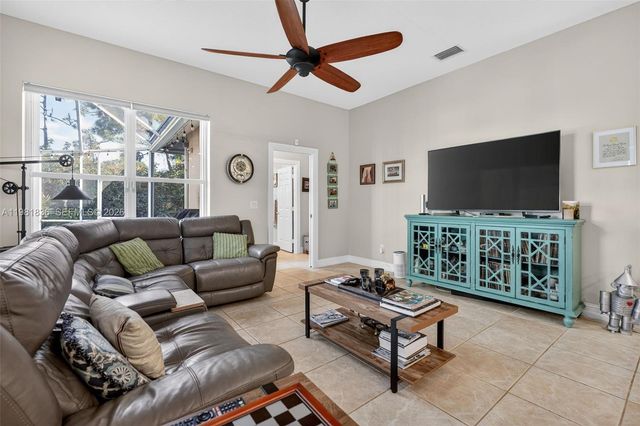 7702 SE Mammoth Dr, Hobe Sound, FL 33455