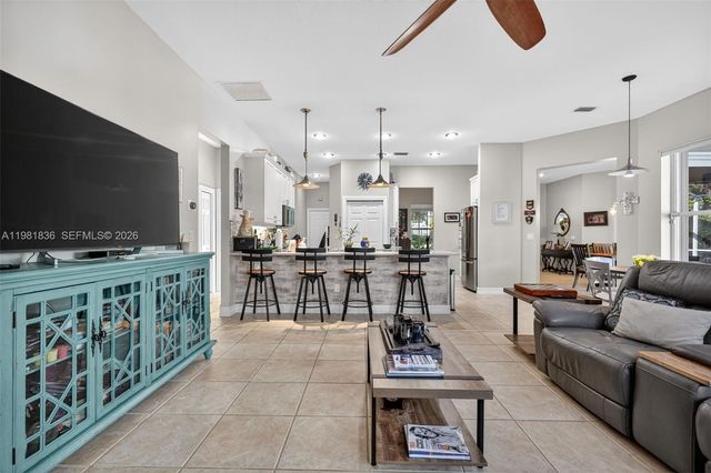 7702 SE Mammoth Dr, Hobe Sound, FL 33455