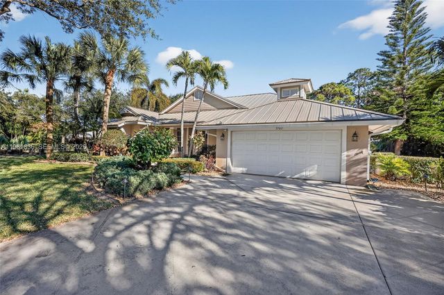 7702 SE Mammoth Dr, Hobe Sound, FL 33455