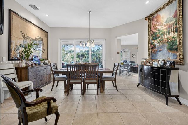 7702 SE Mammoth Dr, Hobe Sound, FL 33455