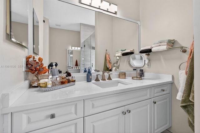 7702 SE Mammoth Dr, Hobe Sound, FL 33455