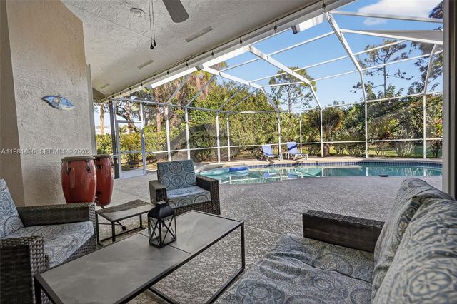 7702 SE Mammoth Dr, Hobe Sound, FL 33455