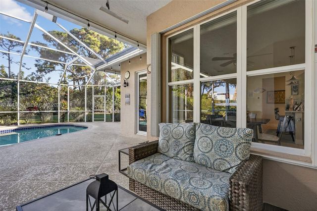 7702 SE Mammoth Dr, Hobe Sound, FL 33455