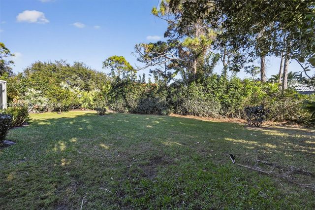7702 SE Mammoth Dr, Hobe Sound, FL 33455