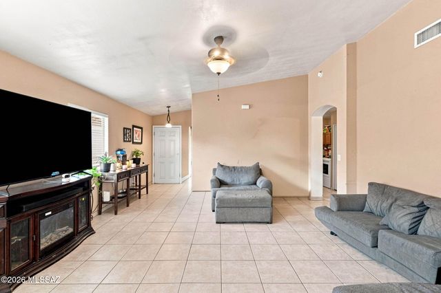 8966 E Alderpoint Way, Tucson, AZ 85730