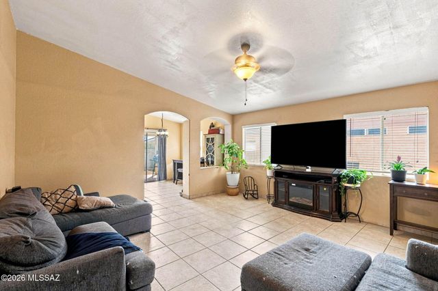 8966 E Alderpoint Way, Tucson, AZ 85730