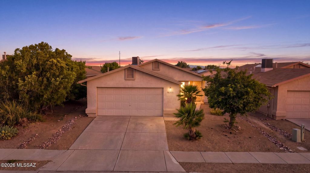 8966 E Alderpoint Way, Tucson, AZ 85730