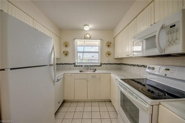 909 SE 46th LN # 202, Cape Coral, FL 33904