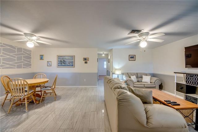 909 SE 46th LN # 202, Cape Coral, FL 33904