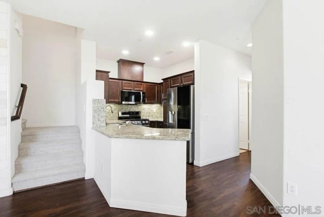 5069 Cascade Way 101, Oceanside, CA 92057