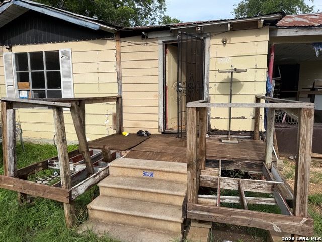 1326 ALDAMA ST, Seguin, TX 78155