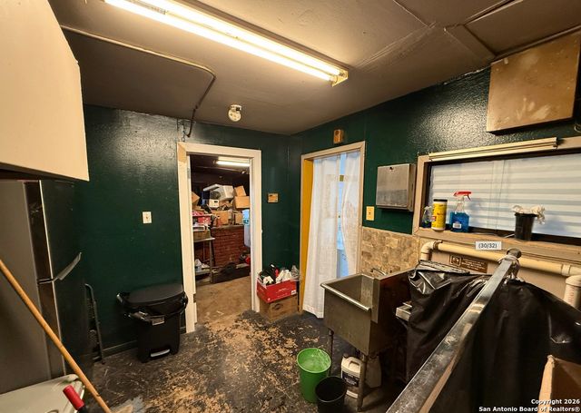 1130 Hampton, San Antonio, TX 78210