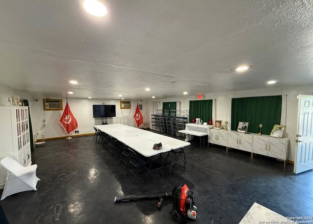 1130 Hampton, San Antonio, TX 78210