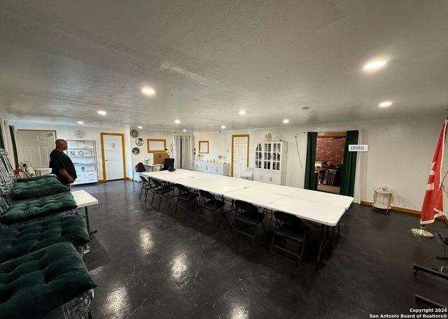 1130 Hampton, San Antonio, TX 78210