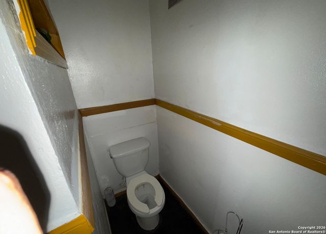 1130 Hampton, San Antonio, TX 78210