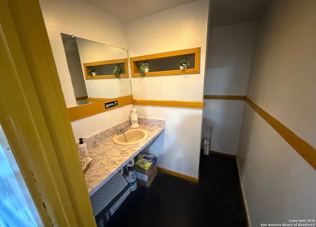 1130 Hampton, San Antonio, TX 78210