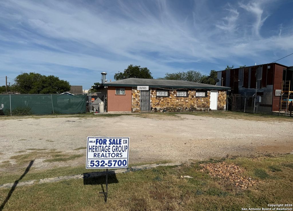 1130 Hampton, San Antonio, TX 78210