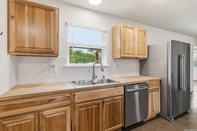 1060 POPLAR CT, Fischer, TX 78623