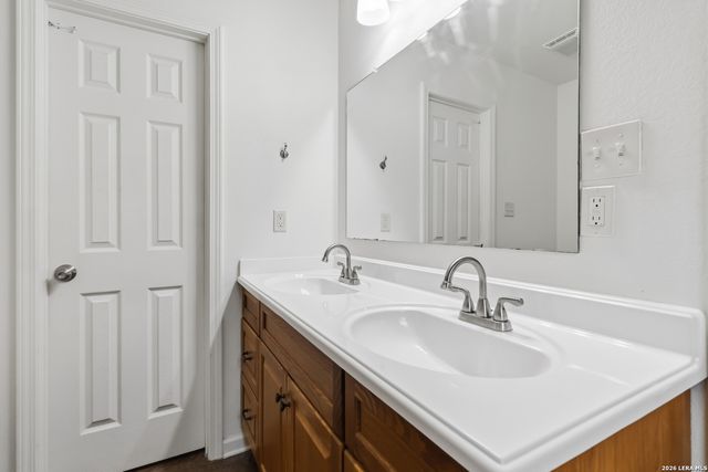 1060 POPLAR CT, Fischer, TX 78623