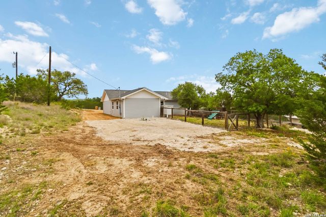 1060 POPLAR CT, Fischer, TX 78623