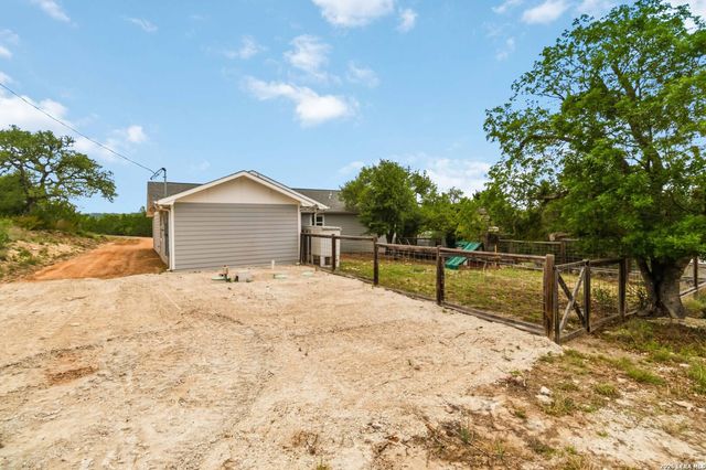 1060 POPLAR CT, Fischer, TX 78623