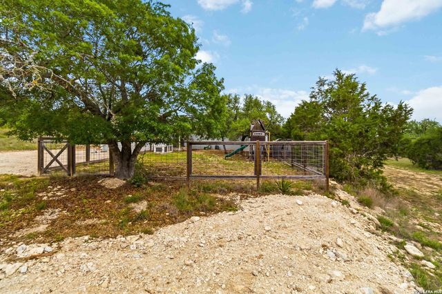 1060 POPLAR CT, Fischer, TX 78623