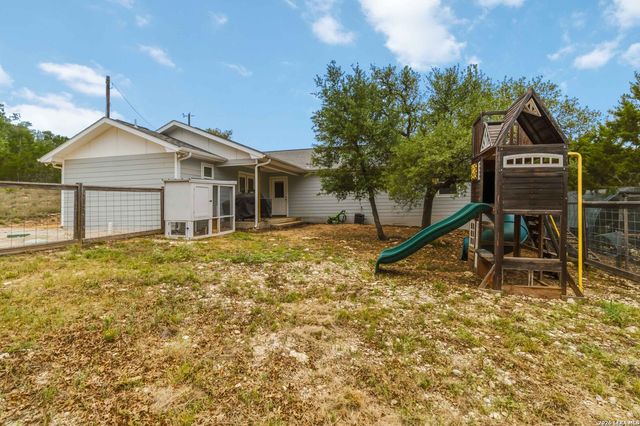1060 POPLAR CT, Fischer, TX 78623