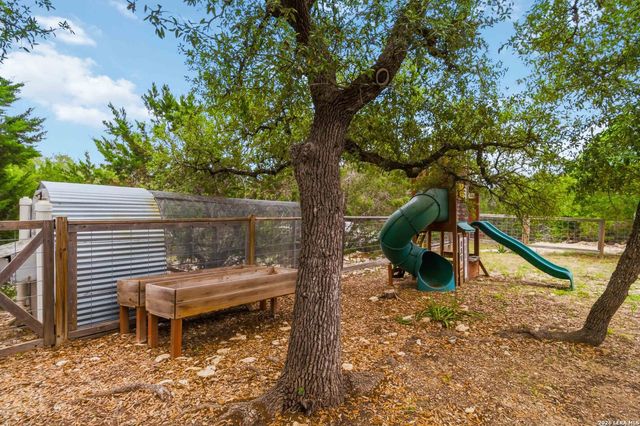 1060 POPLAR CT, Fischer, TX 78623