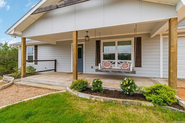 1060 POPLAR CT, Fischer, TX 78623