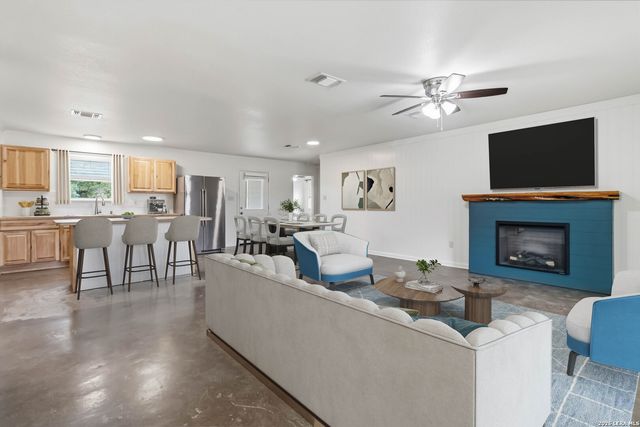 1060 POPLAR CT, Fischer, TX 78623