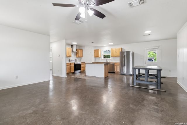 1060 POPLAR CT, Fischer, TX 78623