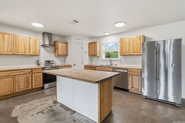 1060 POPLAR CT, Fischer, TX 78623