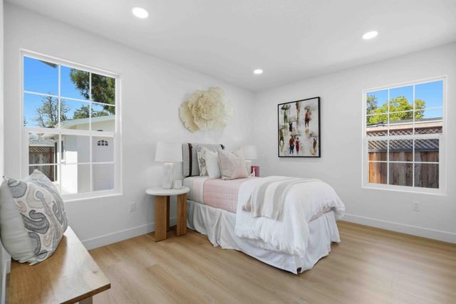 537 7th Avenue, Menlo Park, CA 94025