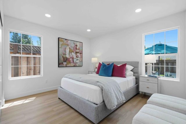 537 7th Avenue, Menlo Park, CA 94025