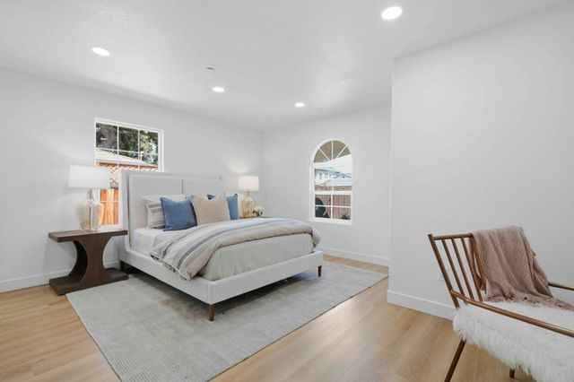 537 7th Avenue, Menlo Park, CA 94025