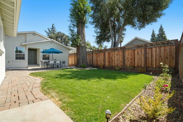537 7th Avenue, Menlo Park, CA 94025
