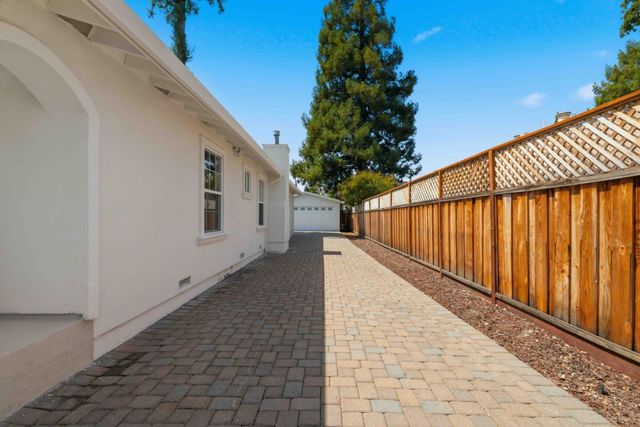 537 7th Avenue, Menlo Park, CA 94025