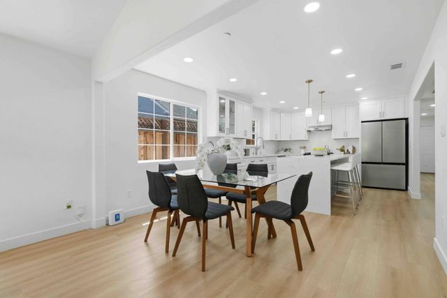 537 7th Avenue, Menlo Park, CA 94025