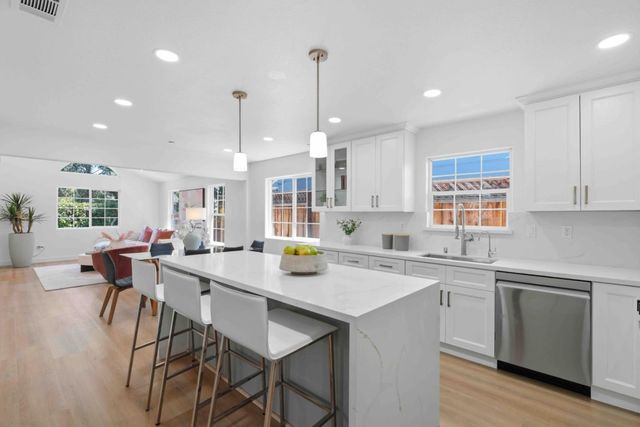 537 7th Avenue, Menlo Park, CA 94025