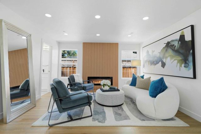 537 7th Avenue, Menlo Park, CA 94025