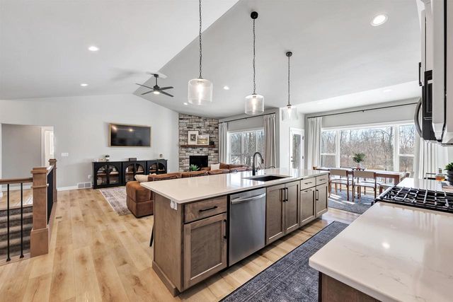 2531 S STELLITA CIRCLE, De Pere, WI 54115